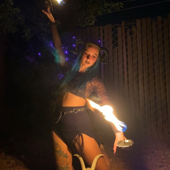 meet your Posher! ✨💗☯️ - Picture 7 of 12